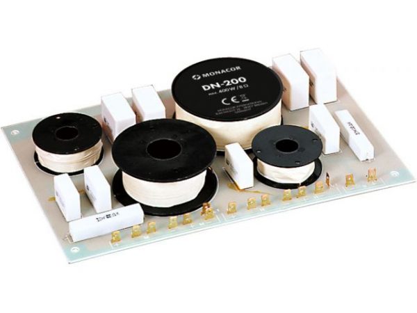 DN-200 - 3-drożna zwrotnica dla 8Ω