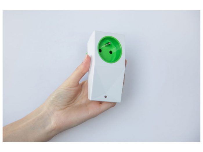 LOXONE Smart Socket Air Typ E – przełączane gniazdo wtykowe z pomiarem temperatury i zużycia energii 12